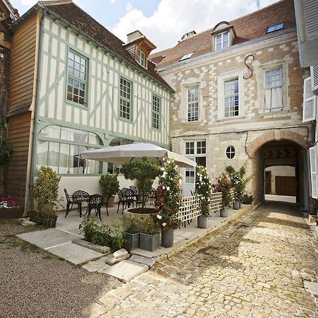 Hotel Saint Georges Troyes Exterior photo The courtyard of the Hôtel de Launay
