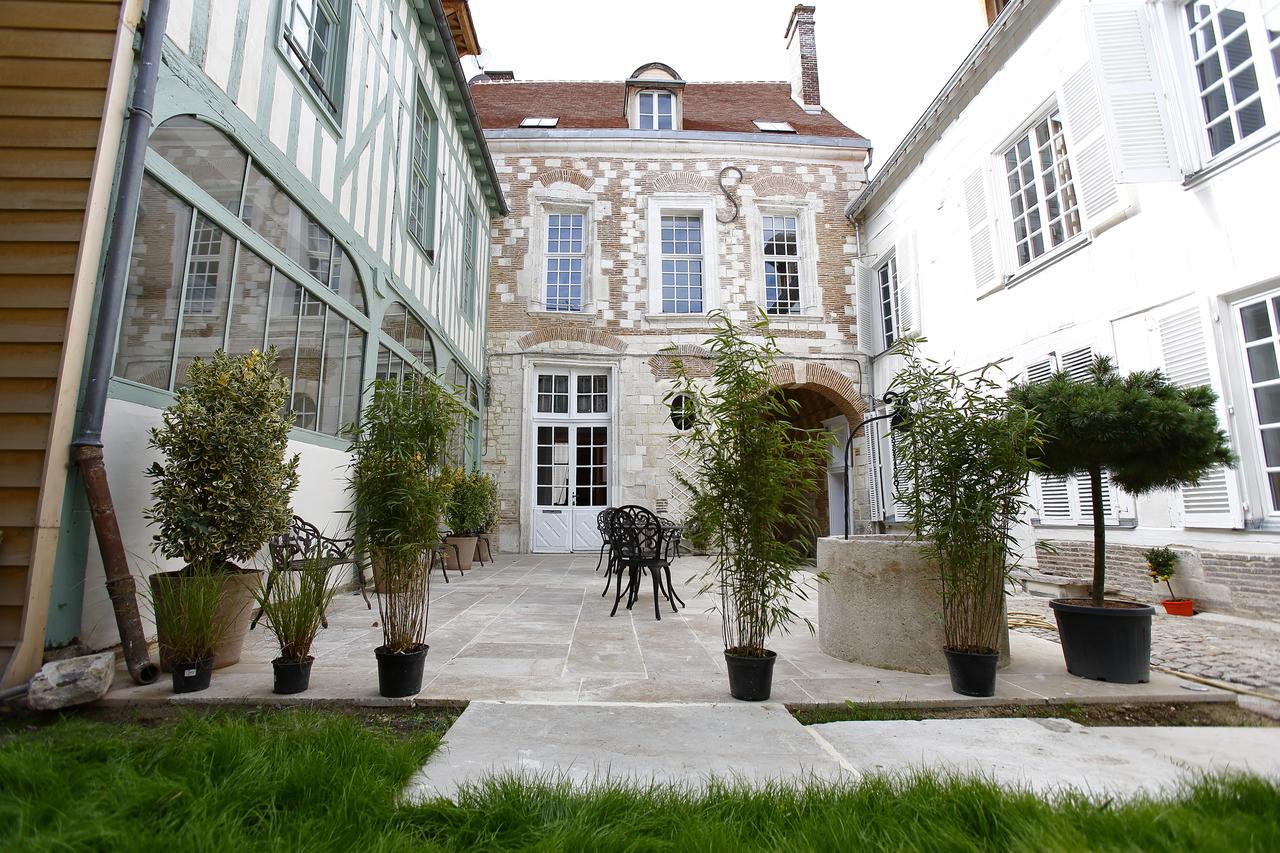 Hotel Saint Georges Troyes Exterior photo The courtyard of the Hôtel de Launay