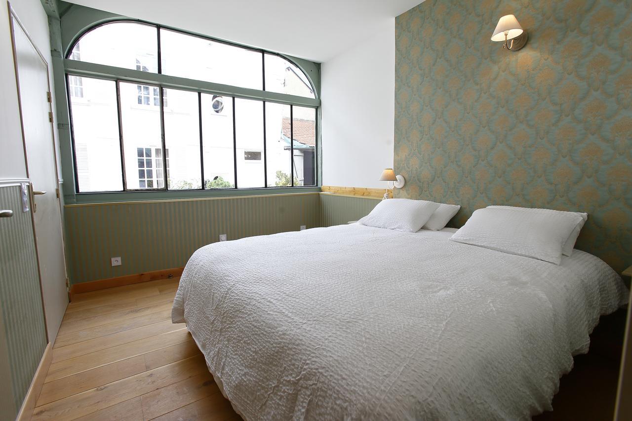 Hotel Saint Georges Troyes Exterior photo A bedroom at the hotel